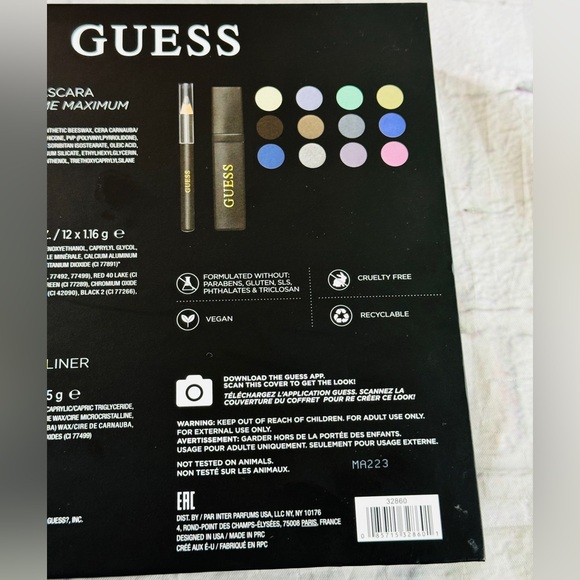 Guess Eye Smokey Look Book NWT - Picture 9 of 10